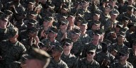 This mysterious billionaire and top Trump backer is behind a $130 million donation to pay troops during the government shutdown, report says