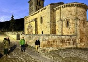 El Obispado asegura que ya ha dado los primeros pasos para restaurar la Colegiata de Cervatos