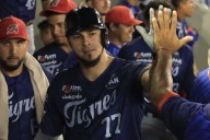 Alberth Martínez batea 2 jonrones y le aplica la Ley del Ex al Magallanes [+VIDEOS]