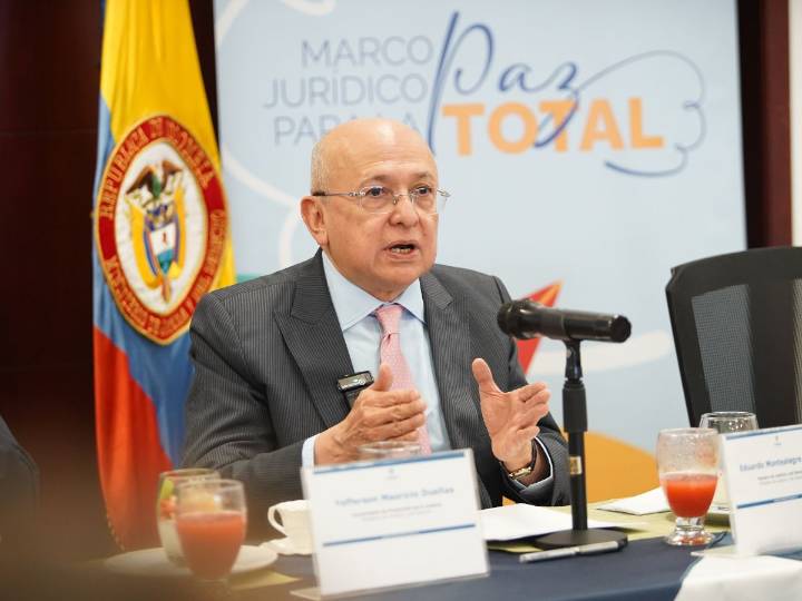 Montealegre contraataca y denuncia al procurador Eljach