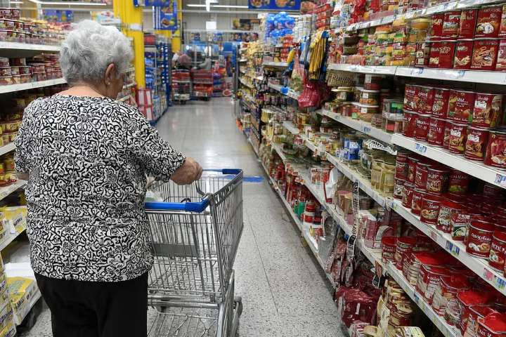 Encuesta. A días de las elecciones, el 53% de los hogares declara que no llega a fin de mes y casi el 58% contrajo deudas