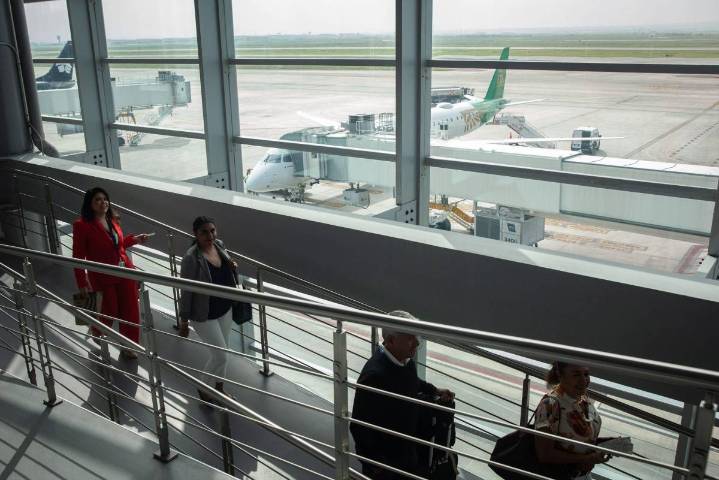 Ante cancelación de vuelos a EU, dice SICT que se ha cumplido con pacto aéreo