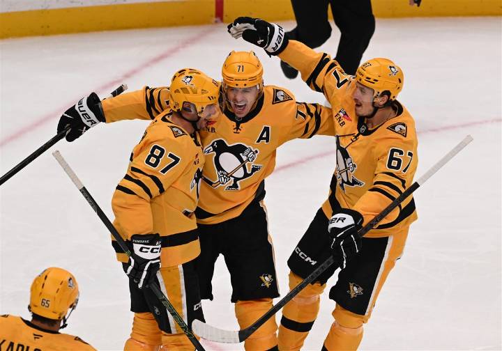 Penguins beat Islanders in home opener at PPG Paints Arena