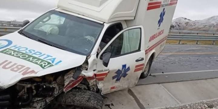 Ambulancia que trasladaba a niña con quemaduras a Lima sufrió accidente en Pasco: cinco personas resultaron heridas