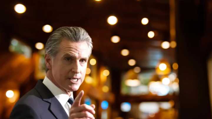 Newsom firmó una nueva ley que modificará para siempre a los restaurantes en California