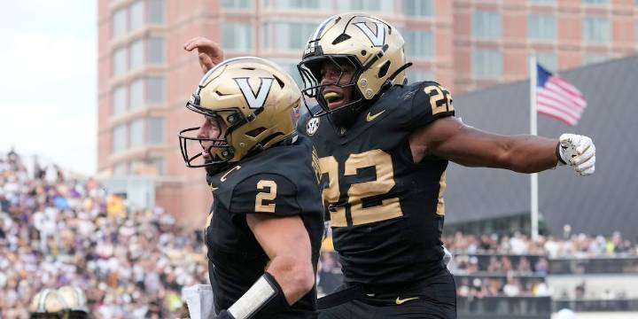 AP Poll: Vanderbilt moves into top 10, Tennessee drops after loss to Alabama