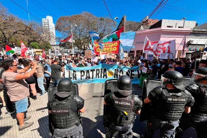 Incidentes durante la visita de Milei a Santa Fe: sin caminata, cambio de agenda y manifestantes detenidos