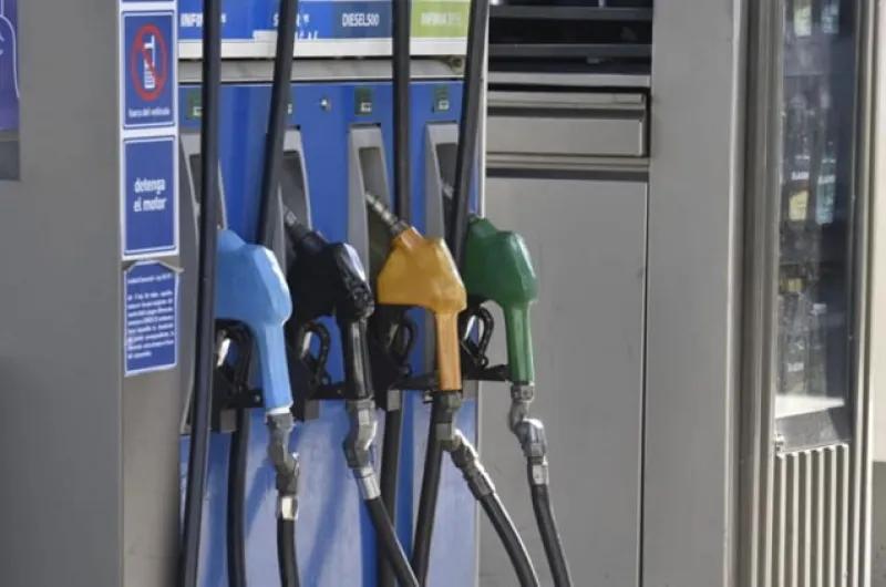 Combustibles: el Gobierno postergó la suba de impuestos hasta noviembre