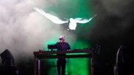El Padre Guilherme abarrota la plaza del Pilar entre Aleluya y techno en una noche con ganas de más