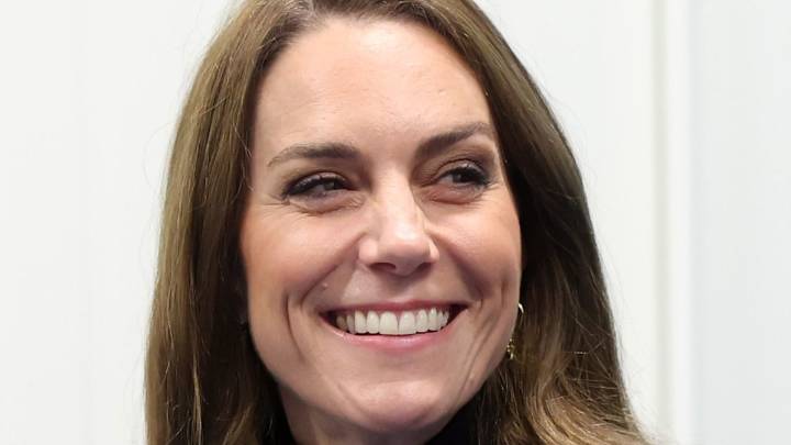 Kate Middleton is the perfect hostess in divine bow-adorned outfit – with a twist