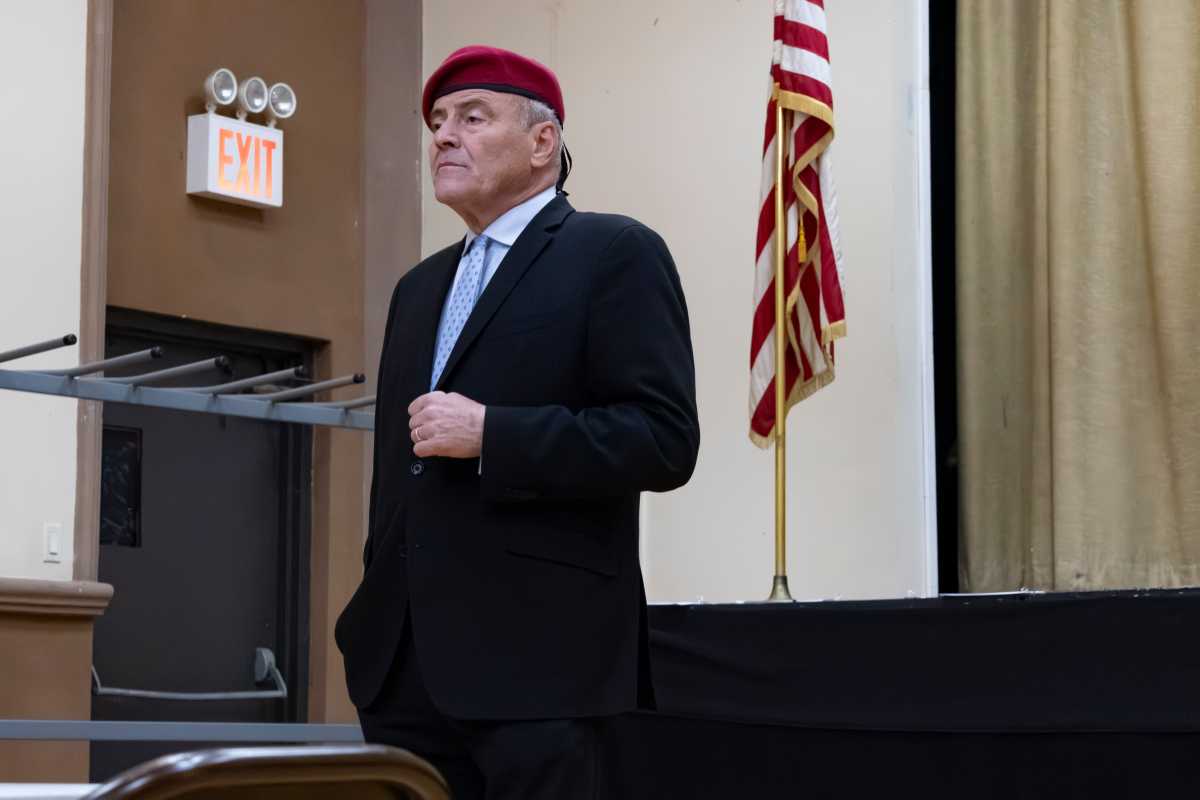 Mayoral Candidate Curtis Sliwa makes appearance at Middle Village community meeting