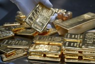 Gold’s rush to record heights propelled by global anxieties