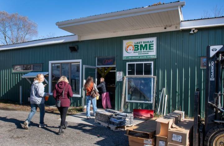 Last Sheaf in Lisbon offers a helping hand with discounted building supplies