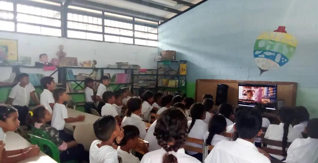 Promueven lectura crítica de medios en escuelas de Guárico