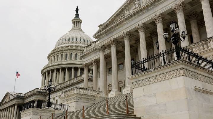Congressional staff warned of first missed paycheck as shutdown enters second month