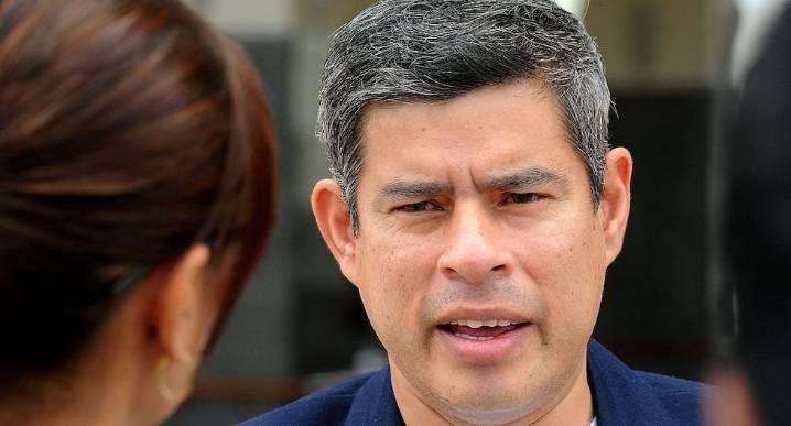 Luis Galarreta critica a Rafael López Aliaga por pedir la renuncia de Vicente Tiburcio y del jefe de la PNP