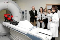 La gran paradoja de Montero: se aferra a la crisis del PP por los cribados pese a su propio pasado de recortes sanitarios