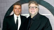 "Frankenstein": la razón por la que Guillermo del Toro hizo llorar a su protagonista Oscar Isaac