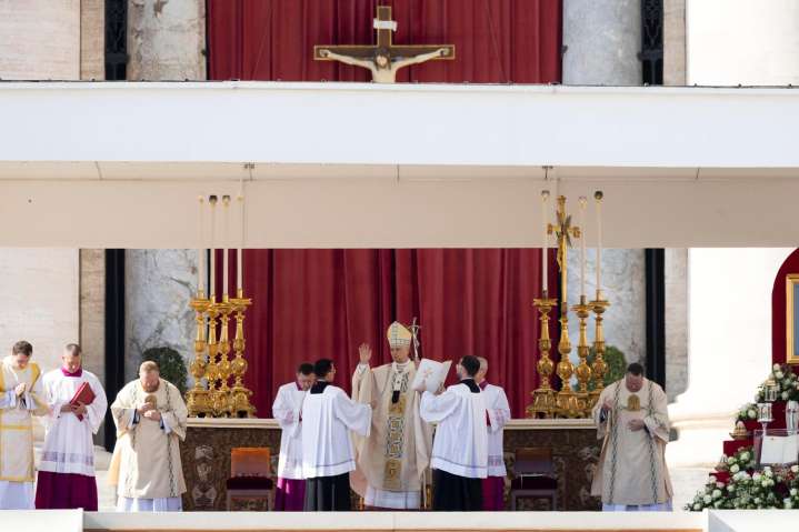 Miles de venezolanos celebran en el Vaticano la proclamación de sus dos primeros santos