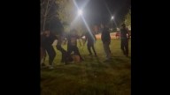 Brutal pelea a la salida del boliche en Rincón de los Sauces; patearon en el piso a un adolescente