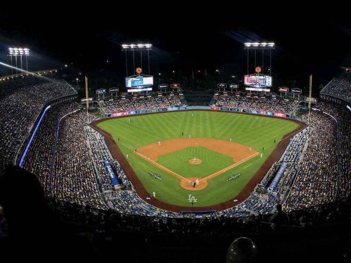 Brewers gastan 120 millones, Dodgers más de 500. Juegan por lo mismo: la Serie Mundial