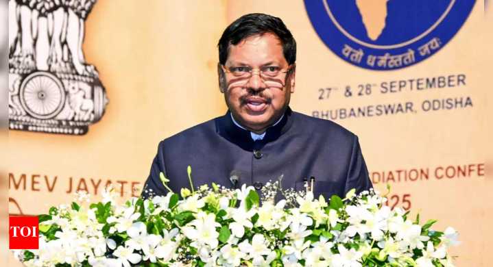 Lawyer tries to hurl shoe at CJI in court; suspended