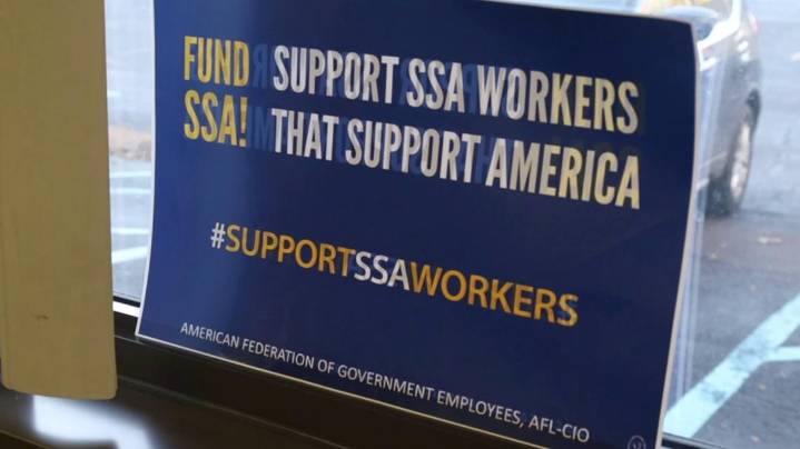 'Terrified for what the future holds' Prolonged government shutdown takes toll on federal employees