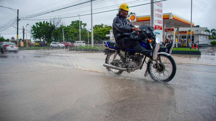 Powerful Hurricane Melissa kills 7, brings flooding, catastrophic winds to Jamai