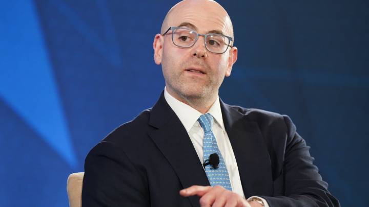 Fed Governor Miran wants a half-point cut this month, while Waller backs another quarter