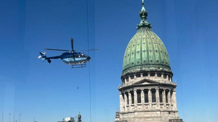 Un helicóptero sobrevoló el Congreso en medio de un simulacro de evacuación de la Policía Federal
