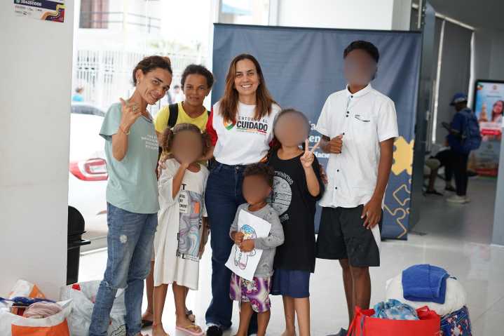 Distrito atiende a familia migrante vulnerable en playas de Marbella