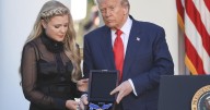 Donald Trump entrega la Medalla Presidencial de la Libertad a Charlie Kirk de forma póstuma