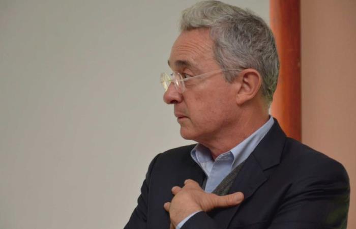 Revocan condena contra Álvaro Uribe: Tribunal lo declara inocente de soborno y fraude procesal