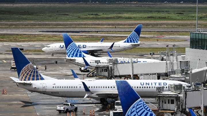 Mystery object hits US plane's cockpit at 36,000 feet, forces emergency landing