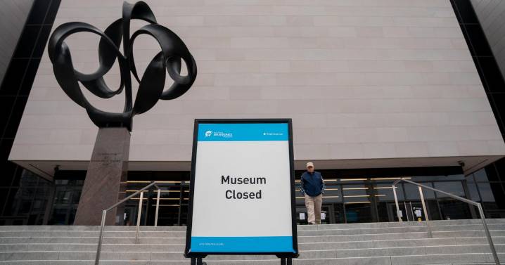 Government shutdown live updates as stalemate poised to continue for third week