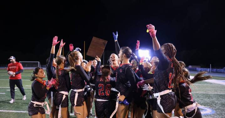 Yorkville flag football outlasts Oswego to win regional title in 2