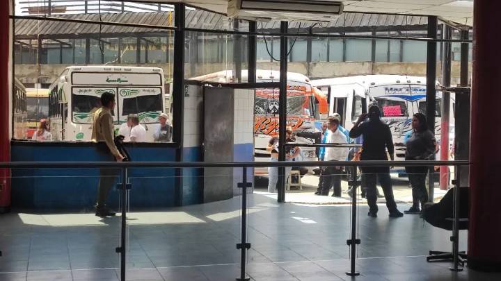 Cambio en la ubicación de paradas de terminales en Caracas fuerza a los usuarios a abonar un mayor costo de pasaje