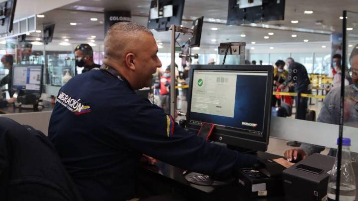 ¿Fin a las largas esperas? 18 agentes migratorios llegarán al aeropuerto de Rionegro para agilizar trámites