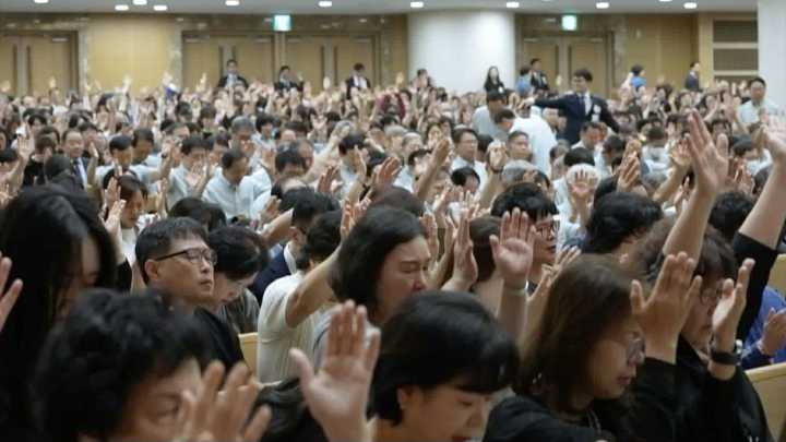 Thousands Seek Breakthrough, Healing, Spiritual Renewal During South Korea's Early Morning Prayer Festival