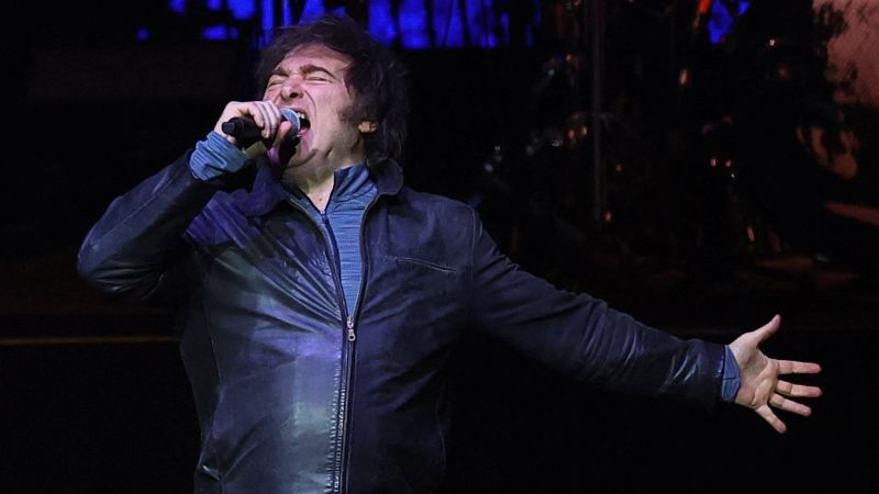 Rock y polémica: el show con el que Milei buscó movilizar a sus seguidores en plena tensión por la renuncia de su candidato