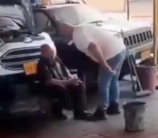 Empleado de la tercera edad fue agredido por su jefe en un taller automotriz