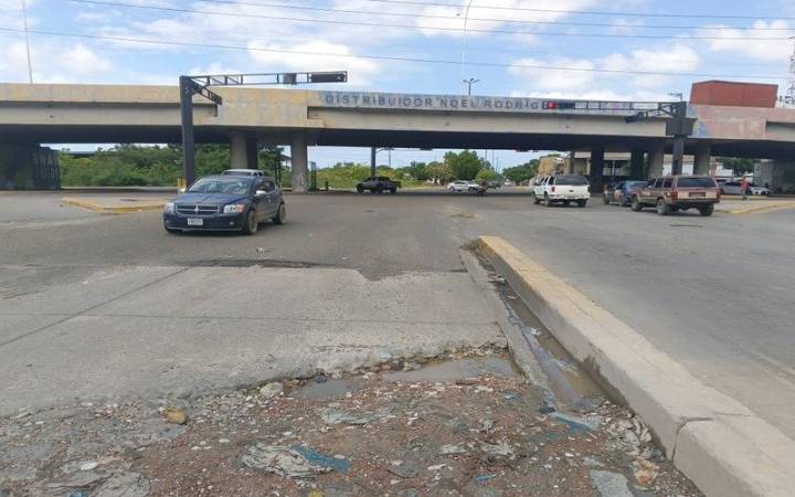 Conductores exigen reparación de la Av. Raúl Leoni de Barcelona