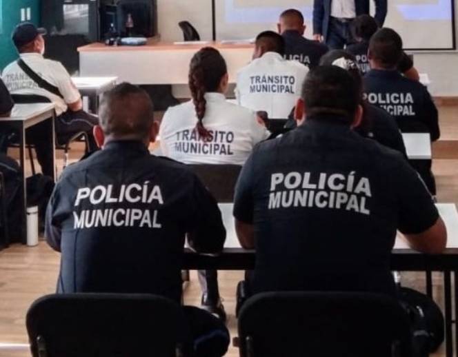 Participan policías en curso de justicia cívica