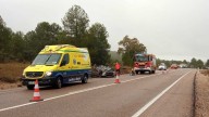 Heridos una mujer y un hombre tras salirse de la vía y volcar su coche en Fuentes