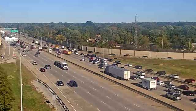 Traffic alert: All lanes blocked on I-264 E aftercrash involving at least 5 vehicles