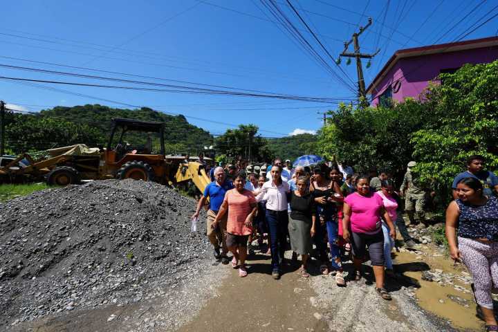 Sheinbaum recorre las regiones más afectadas por lluvias