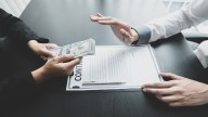 Reconocido director de cine colombiano es señalado por presunto fraude a inversionistas: contratos y promesas incumplidas