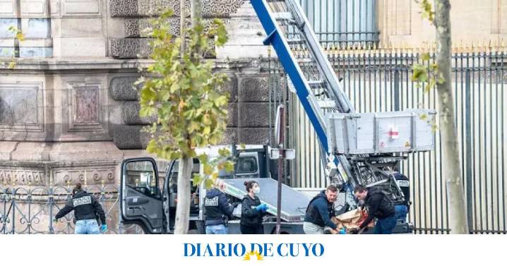 La campaña publicitaria de la empresa de la escalera usada para el robo en el Louvre