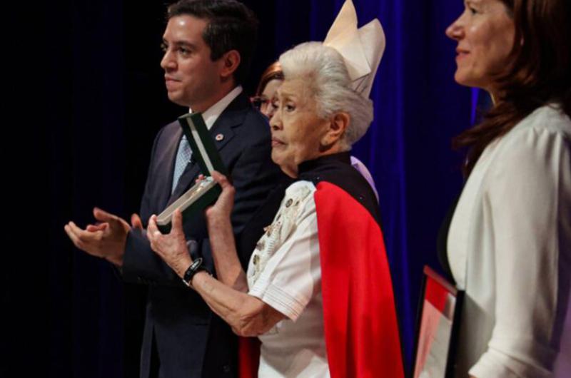 Enfermera venezolana recibe máxima distinción de su profesión