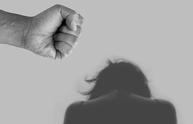 Condenado a 25 años de prisión por violencia física y sexual en contra de su pareja